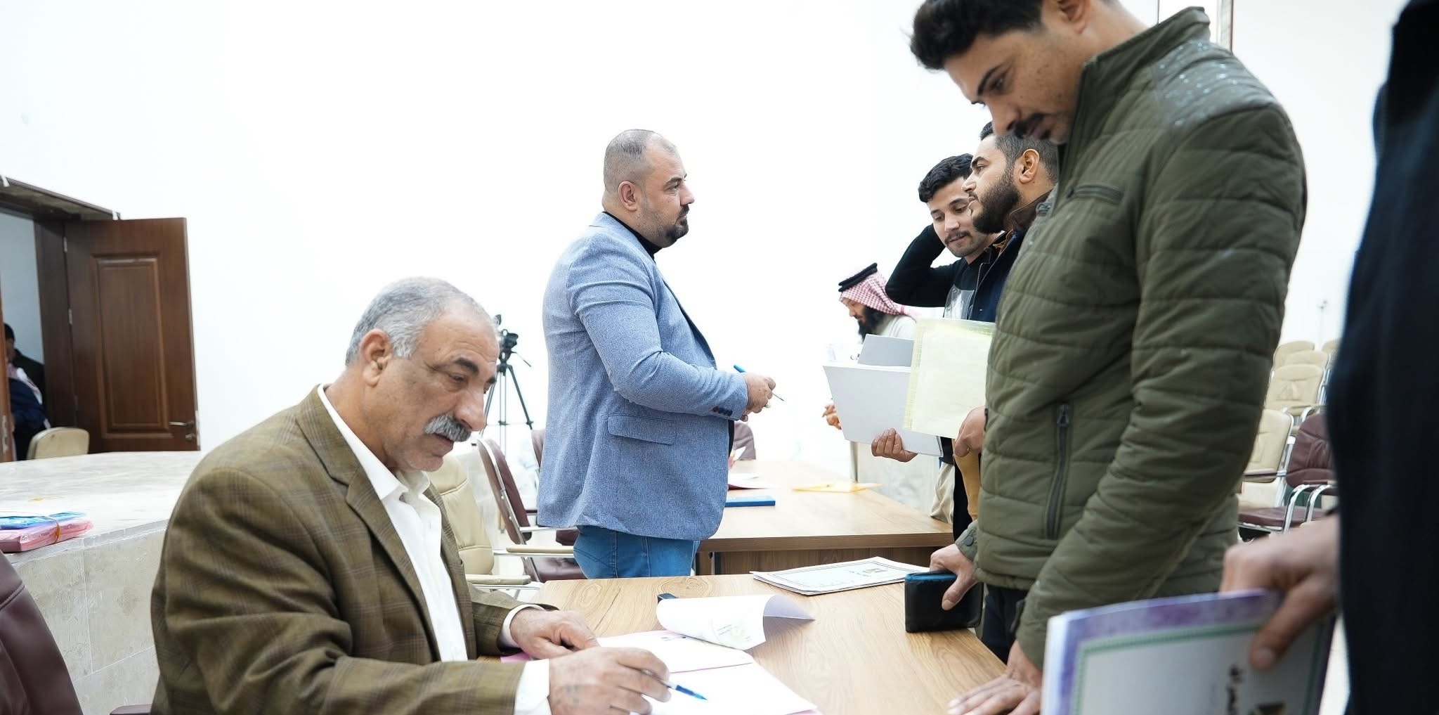 قرار جديد من تربية الأنبار بشأن المتقدمين على العقود